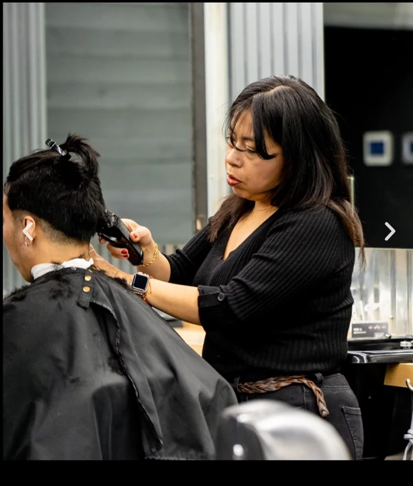 Yesi cutting a client’s hair at Social Barber Company